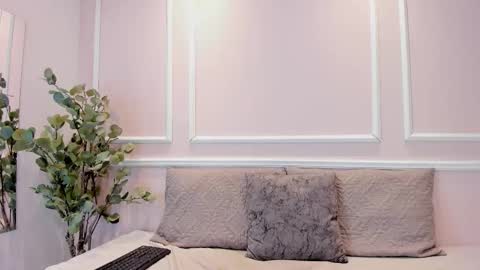 lucy_canel online show from November 15, 8:32 pm