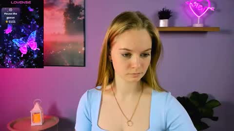 lucy_moon__ online show from November 27, 1:25 pm