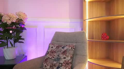 lucyweisser online show from May 1, 9:18 pm