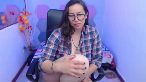 lui_fer01 online show from November 4, 11:48 am