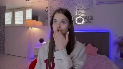 LuisaClover online show from April 19, 12:27 pm