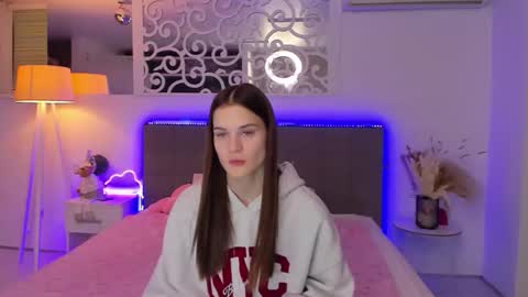 LuisaClover online show from January 5, 5:27 pm