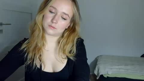 Lulu Baby18 online show from March 4, 9:10 pm