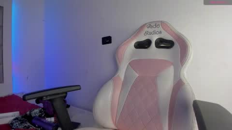 elizabeth online show from October 18, 3:04 pm