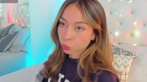 luluuberry online show from March 3, 9:10 pm