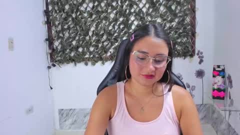 Luna  online show from November 8, 9:31 pm