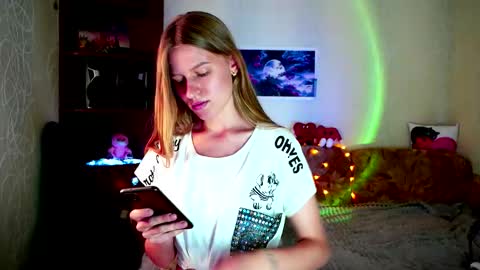 luna_evan online show from October 7, 10:19 am