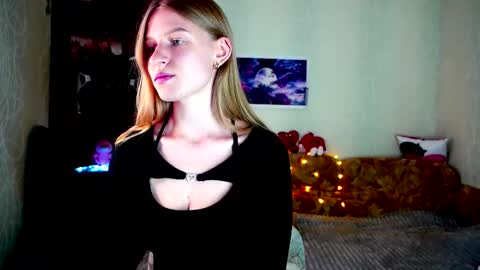 luna_evan online show from October 3, 10:20 am