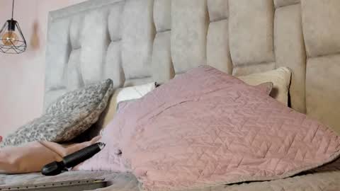 luna_honey9 online show from June 23, 3:10 pm