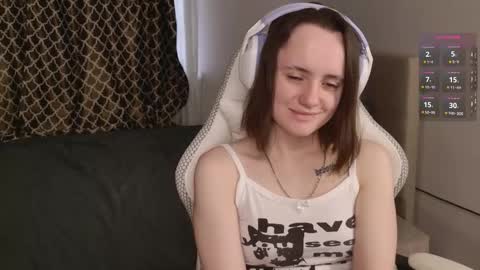 luna_loveeee online show from October 17, 5:10 am