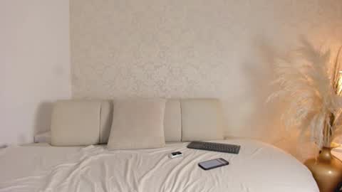 Luna online show from February 16, 9:25 pm