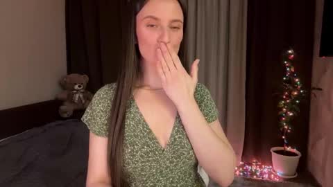 luna_raee online show from December 18, 8:35 pm