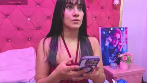 luna_staar_ online show from December 4, 12:46 am