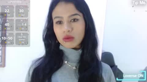 luna_starr69 online show from December 15, 1:05 pm