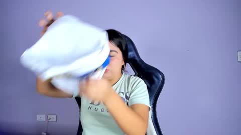 Luna  online show from December 3, 12:40 pm