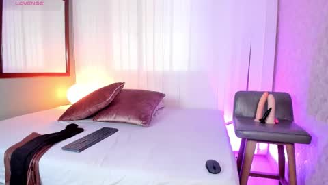 Luna  online show from January 9, 8:35 pm