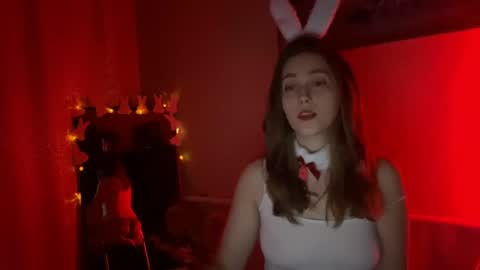 lunafeather online show from April 3, 7:01 pm