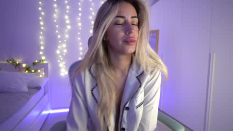 Laura online show from December 7, 7:05 am