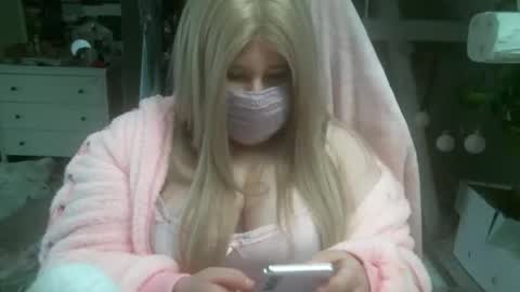 lunalulls online show from March 8, 2:43 pm