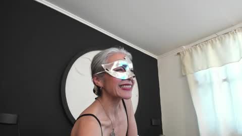 lunamisteriosa_ online show from September 17, 11:41 am