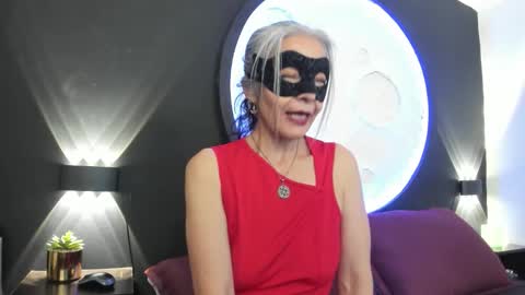 lunamisteriosa_ online show from December 3, 11:45 am