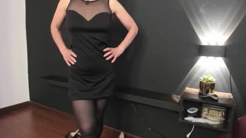 lunamisteriosa_ online show from November 11, 11:40 am