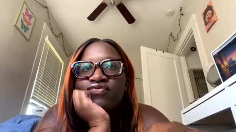 lunarnoelle online show from March 17, 5:39 pm