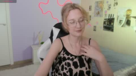 lunaterry online show from July 19, 7:32 am