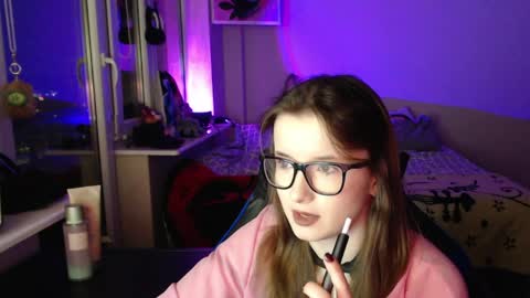 LunaXcherry online show from April 6, 7:04 pm