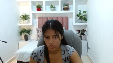 Luni Love online show from March 26, 7:15 pm