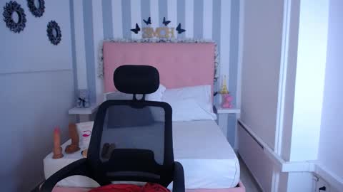 lunna_boobs20 online show from September 14, 6:00 am