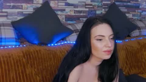 LunnaGray online show from December 15, 9:47 am