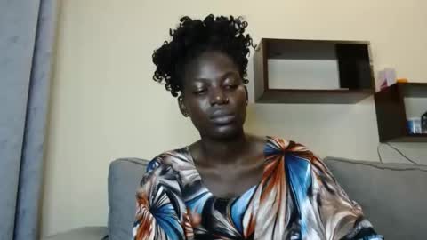 luo_queen online show from February 24, 7:45 pm