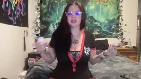 luvvvmia online show from November 8, 2:27 am