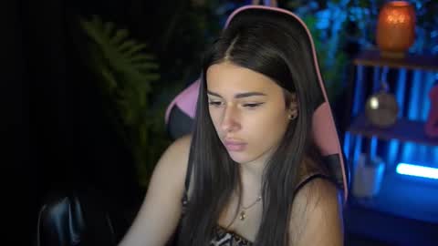 luxeavelyn online show from November 28, 2:31 pm