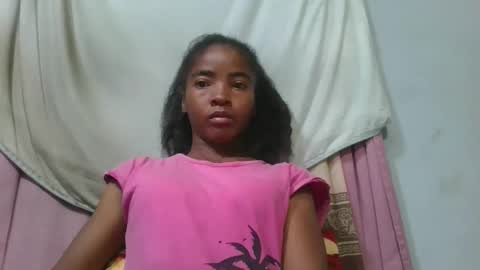 lydie856696 online show from May 3, 2:48 am