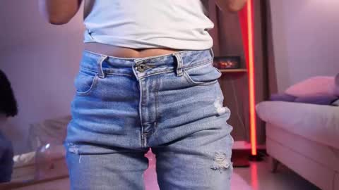 Lyhana Lee online show from December 19, 6:33 pm