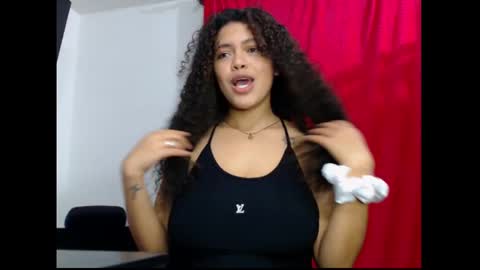 lylii_evans online show from February 23, 3:39 am