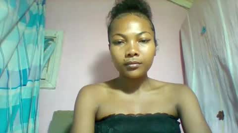 lyndah19 online show from December 20, 6:23 pm