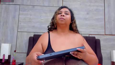 Lynn jonnes online show from March 1, 9:15 pm