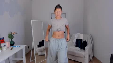  LYNN  online show from November 1, 7:12 am