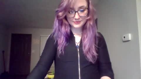 Lynn  online show from March 7, 11:56 pm