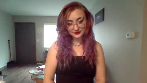 Lynn  online show from April 4, 6:07 pm