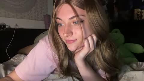 lynnxadams online show from July 15, 2:27 am