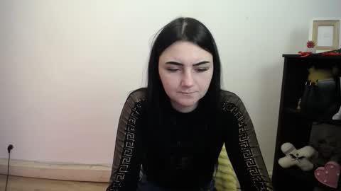 m_i_k_i_ online show from March 4, 12:12 pm