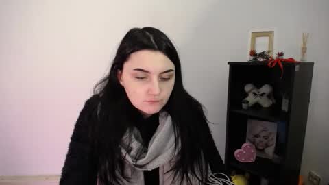 m_i_k_i_ online show from February 10, 11:24 am