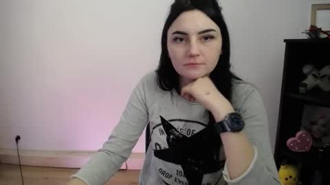 m_i_k_i_ online show from February 14, 1:57 pm