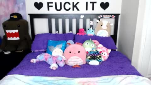 Mackenzie Wolfe online show from February 20, 8:17 am