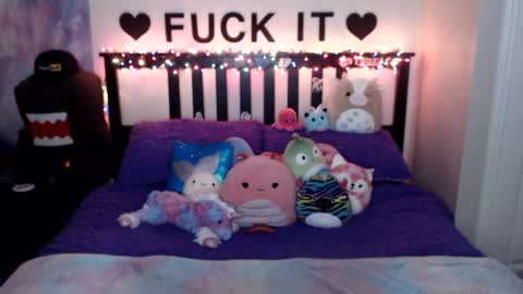 Mackenzie Wolfe online show from December 18, 7:04 am