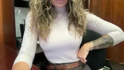 madame_andi online show from June 2, 12:17 pm